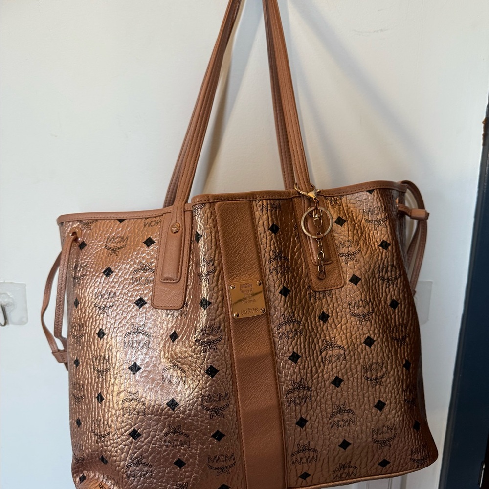 Mcm reversible Liz medium shopper in visetos